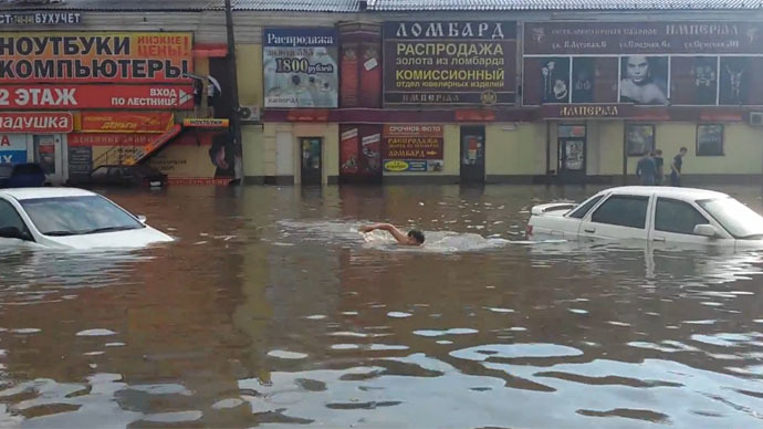 kursk-moscow-cars-flooded.si