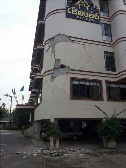   สภาพความเสียหายของโรงแรมเชียงรุ่ง ที่ อ.พาน (ภาพจากทวิเตอร์ @pp_pingpong)